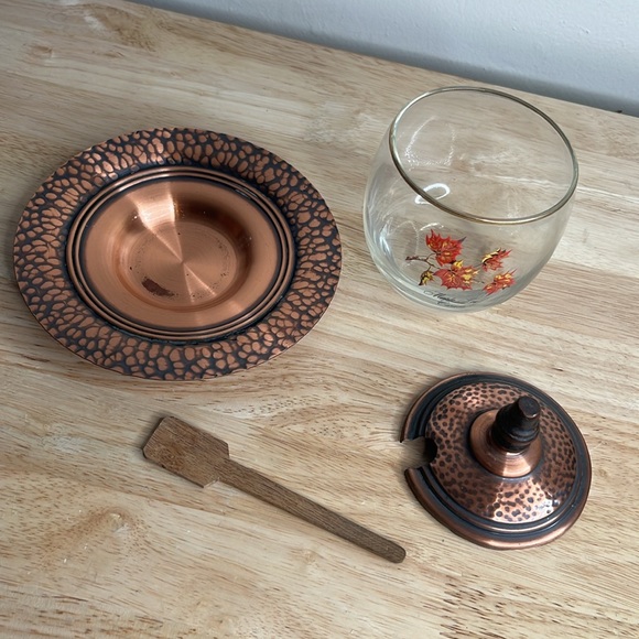 Vintage “Maple Leaf Canada” Glass and copper Jam Jar W/ Lid And Spoon and plate - Picture 5 of 11